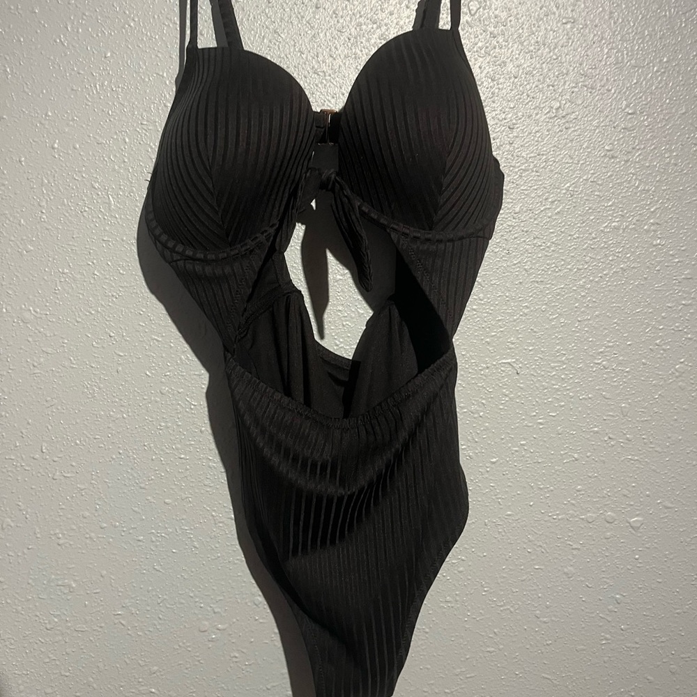 34DD Swimsuit black